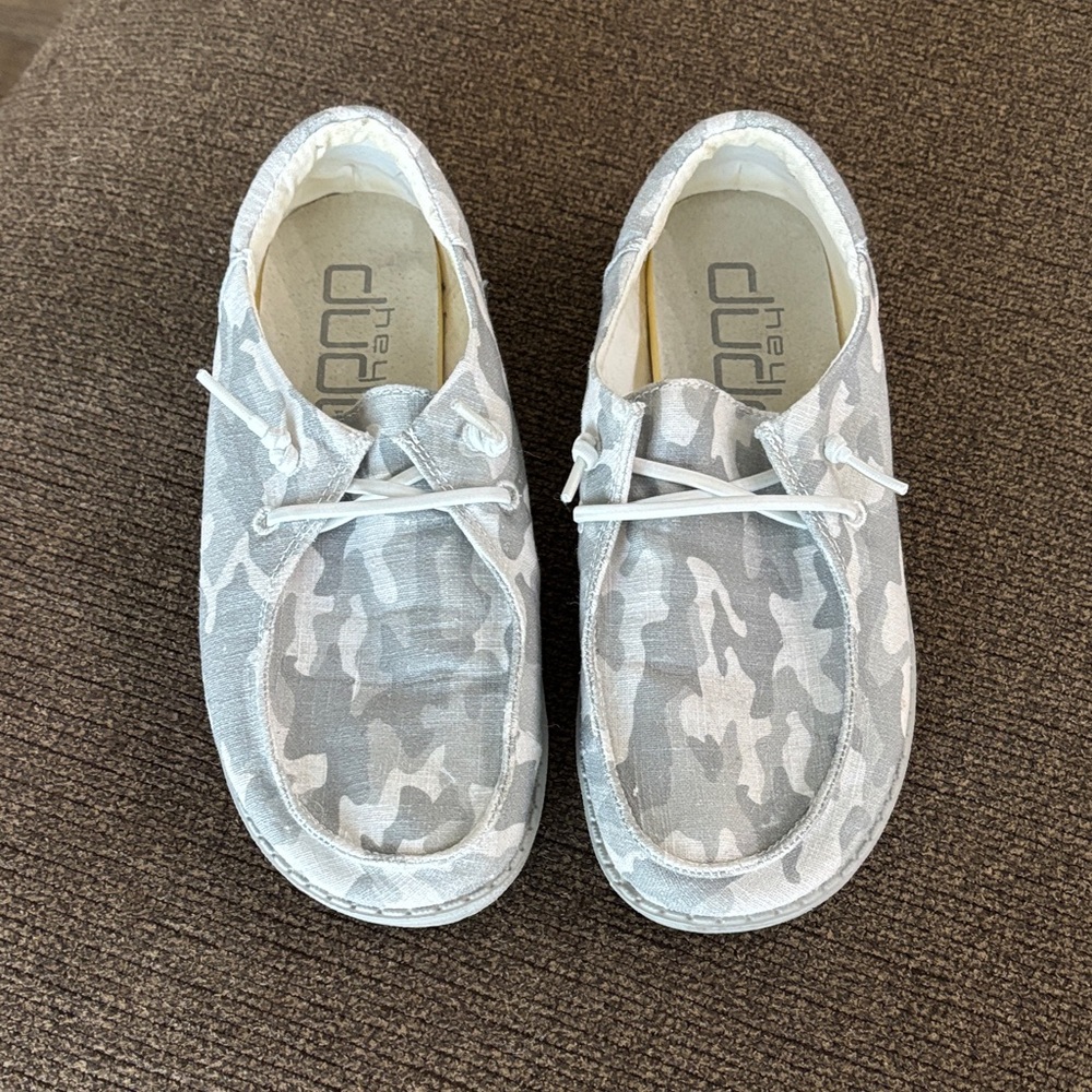 Hey Dude Womens Light Gray Camo Moccasins